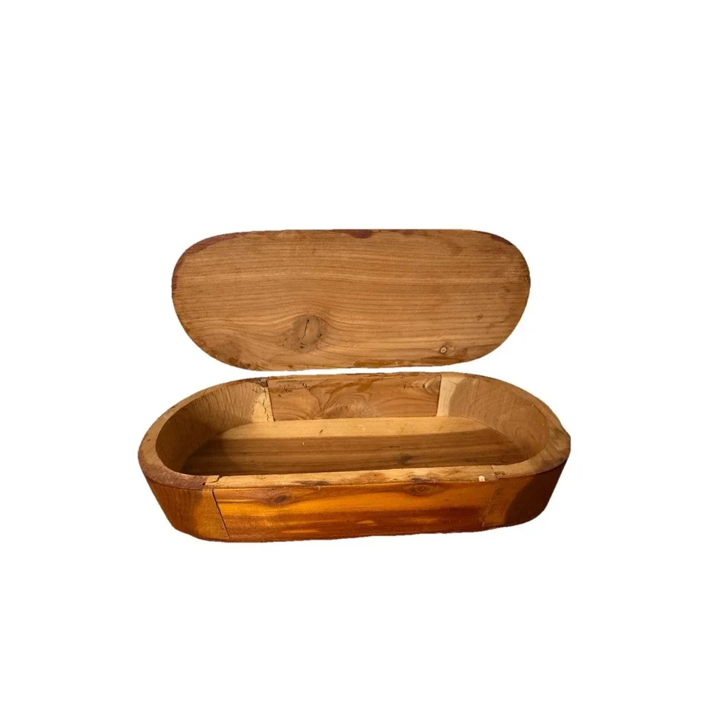 Vintage Oval Shaped Cedar Wood Box w Hinged Lid Jewelry Keepsake Trinket